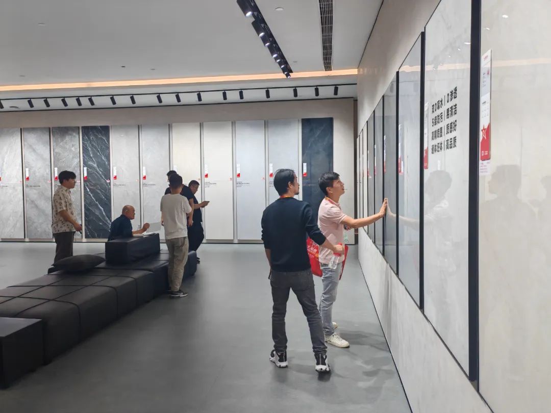 陶博會(huì)開幕丨大將軍瓷磚攜手“仰望”新品精彩綻放！(圖8)