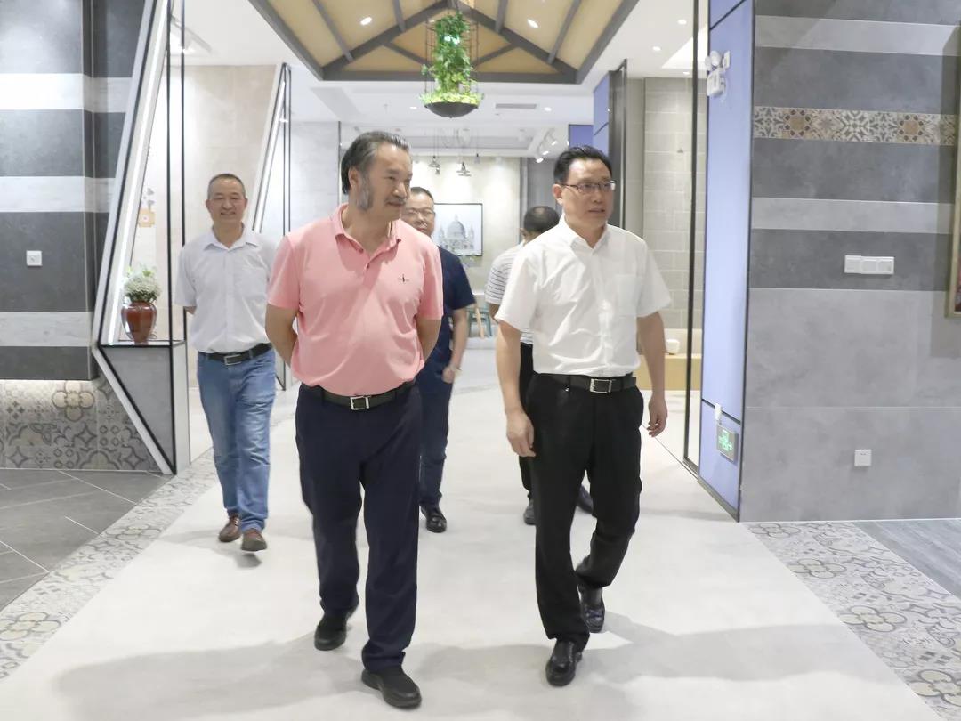 頭條丨衡陽(yáng)政府考察團(tuán)再度走進(jìn)將軍企業(yè)，共商發(fā)展未來(lái)！
(圖4)