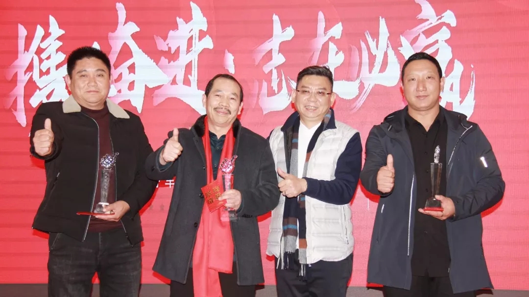 大將軍陶瓷鄭州營(yíng)銷(xiāo)中心年會(huì)隆重舉行
(圖11)